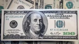 Intensa intervención para que el dólar no se desbande y sigue subiendo el Riesgo País