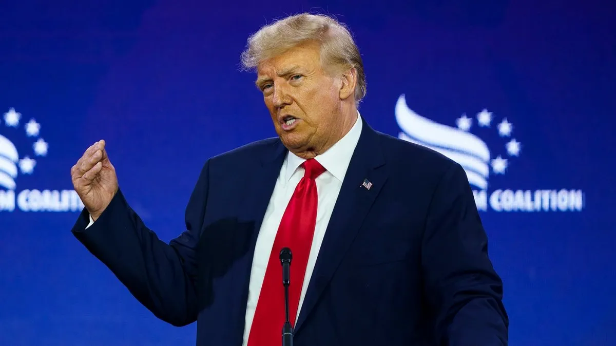 Donald Trump supera con creces a Ron DeSantis en los sondeos.
