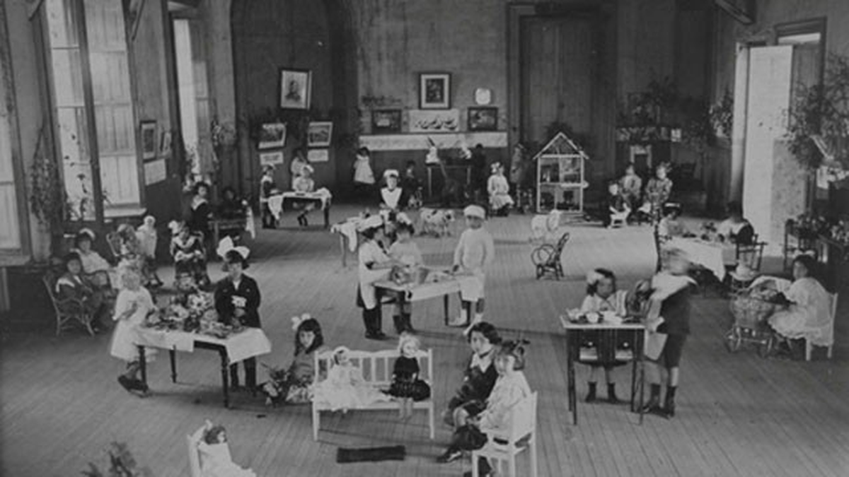 Peñaloza creó el primer jardín de infantes su provincia natal, La Rioja, priorizando el juego y la creatividad como herramientas para que los niños aprendan. Peñaloza creó el primer jardín de infantes su provincia natal, La Rioja, priorizando el juego y la creatividad como herramientas para que los niños aprendan.