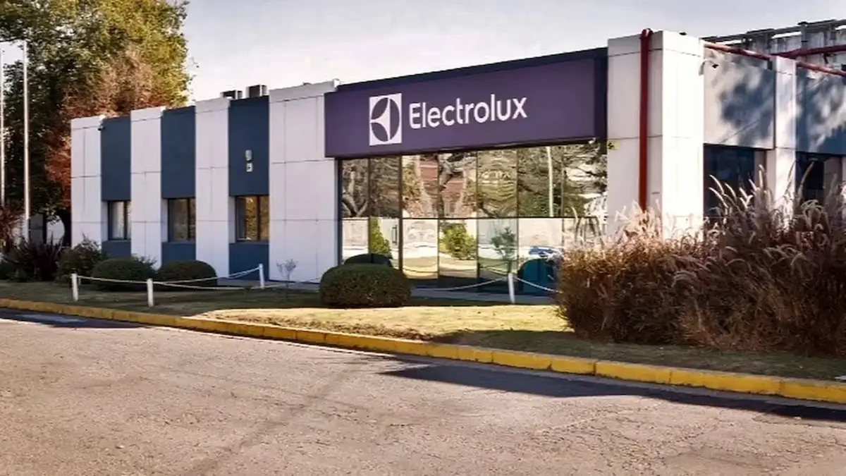 Electrolux deja de fabricar heladeras a partir de mayo. Electrolux deja de fabricar heladeras a partir de mayo.