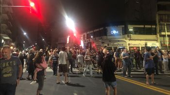 Javier Milei recibió un mensaje: No somos la Casta, la puta que te parió. Javier Milei recibió un mensaje: No somos la Casta, la puta que te parió.