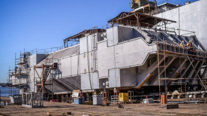 Muy raro: En el Astillero Río Santiago botaron una compuerta