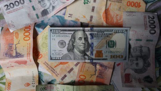 El dólar oficial llegó hoy (12/11) a operarse por debajo de los $1.400. El dólar oficial llegó hoy (12/11) a operarse por debajo de los $1.400.