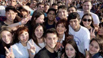 El kirchnerismo empieza a perder a uno de sus principales bastiones electorales: La juvetud. El kirchnerismo empieza a perder a uno de sus principales bastiones electorales: La juvetud.