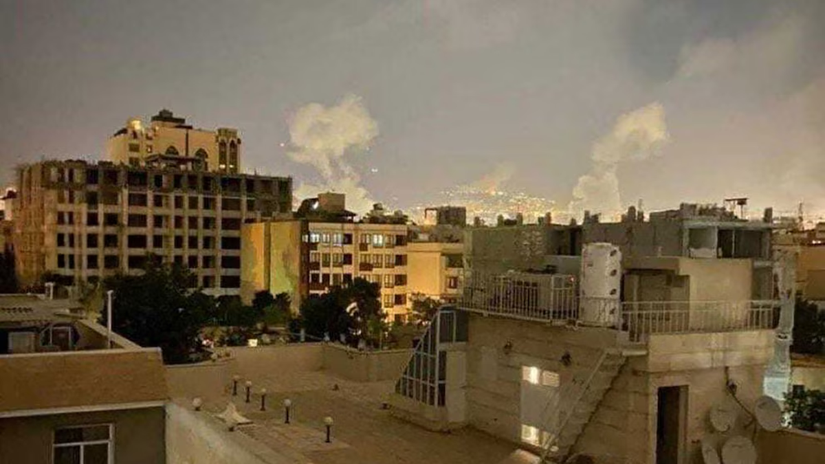 Netanyahu aseveró que el régimen iraní ha producido suficiente uranio altamente enriquecido como para fabricar nueve bombas atómicas en los últimos meses. Netanyahu aseveró que el régimen iraní ha producido suficiente uranio altamente enriquecido como para fabricar nueve bombas atómicas en los últimos meses.