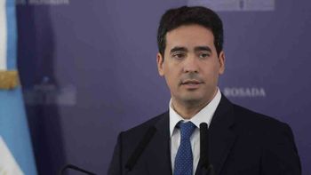 No-conferencia de Adrián Ravier: Sin preguntas, sin hablar de Adorni y limitado a