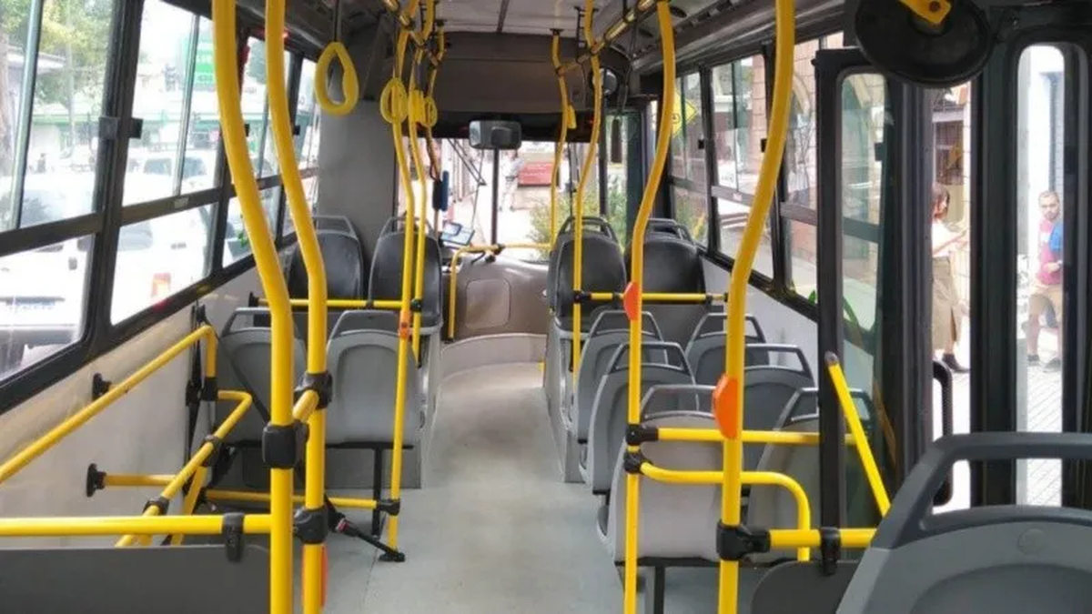 Si no hay acuerdo, el paro afectaría a unas 300 líneas de colectivos. Si no hay acuerdo, el paro afectaría a unas 300 líneas de colectivos.