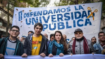 La defensa de las universidades públicas. La defensa de las universidades públicas.