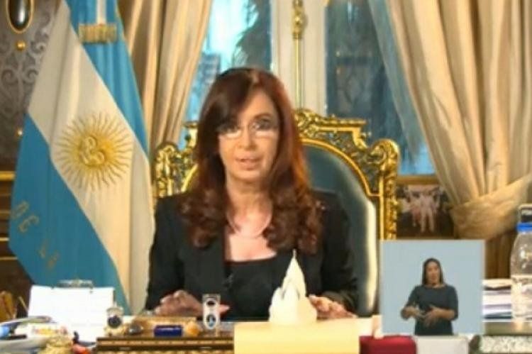 Cristina Fernandez realizó anuncios para los damnificados, pero no perdió su estilo de confrontación y critica hacia los medios, a pesar del contexto trágico