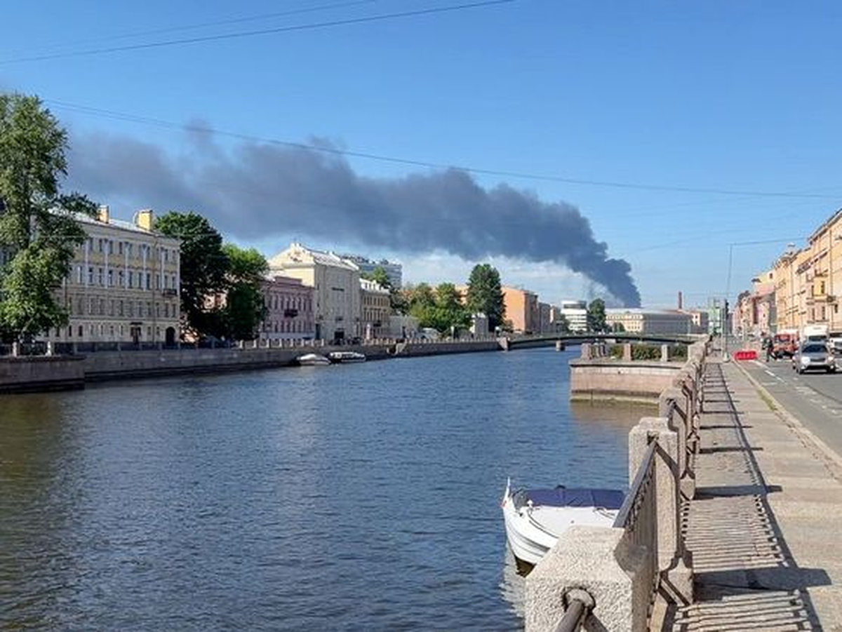 El humo tras el ataque se puede ver desde la ciudad de San Petersburgo. (Reuters) El humo tras el ataque se puede ver desde la ciudad de San Petersburgo. (Reuters)