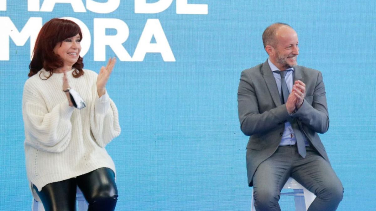 Martín Insaurralde asumió la voz de los intendentes para respaldar a CFK en la pelea con el Evita por los planes sociales.