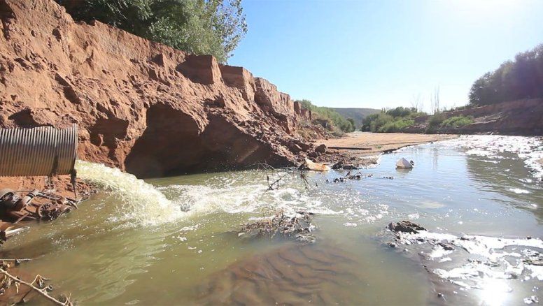Beber de la cloaca: 80% de las aguas residuales se vierten al medio ambiente sin tratamiento
