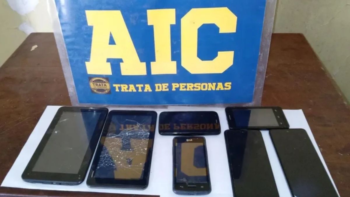 Los celulares secuetrados por la policía (Foto: Prensa AIC) Los celulares secuetrados por la policía (Foto: Prensa AIC)