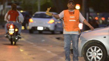 Santa Fe y Rosario se oponen a los cuidacoches. Santa Fe y Rosario se oponen a los cuidacoches.
