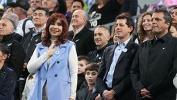 CFK reaparece en un acto junto al candidato presidencial Sergio Massa.