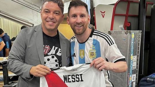 En las últimas horas surgió la noticia de un llamado de River a Messi. En las últimas horas surgió la noticia de un llamado de River a Messi.