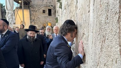 El embajador de Israel no debía estar en el Comité de Crisis y Milei miente