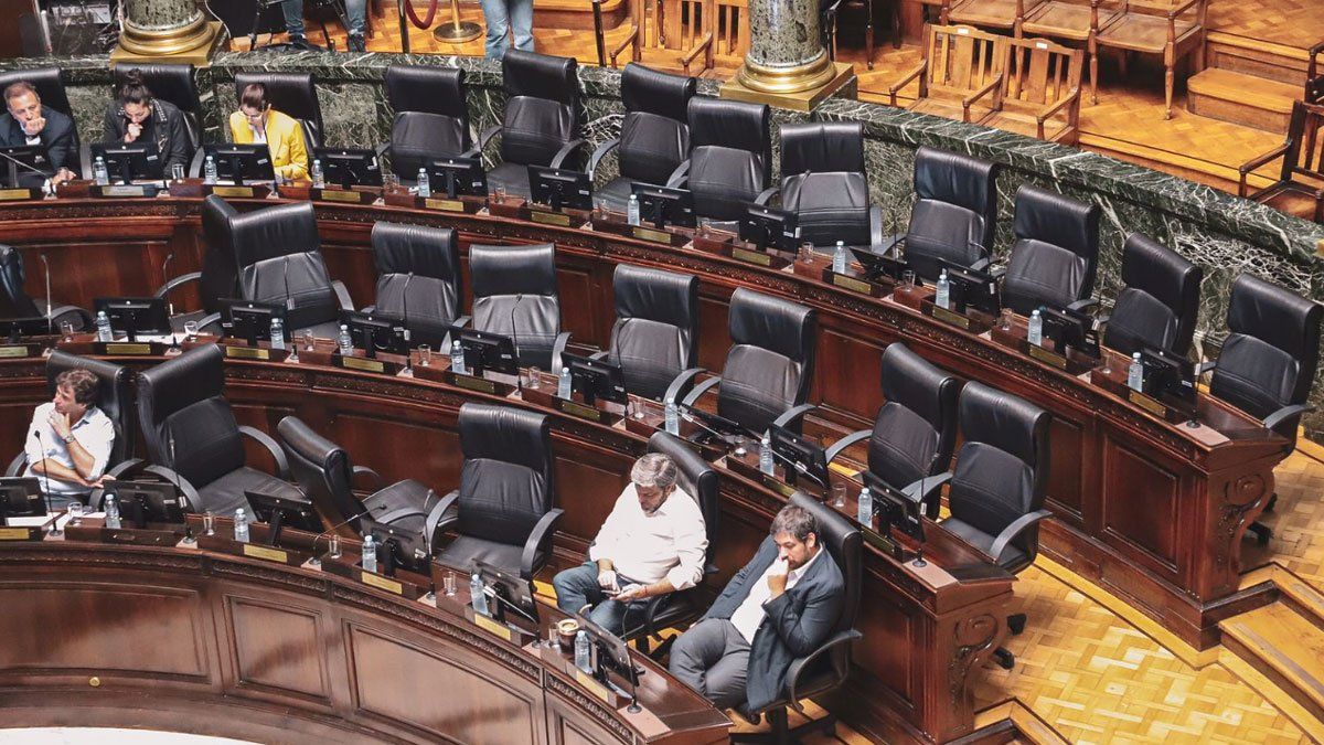 El bloque FdT se fue de la Legislatura, mientras hablaba Felipe Miguel.