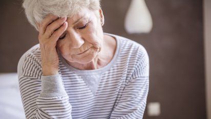 Alzheimer: Este es el síntoma nocturno que podría aparecer primero