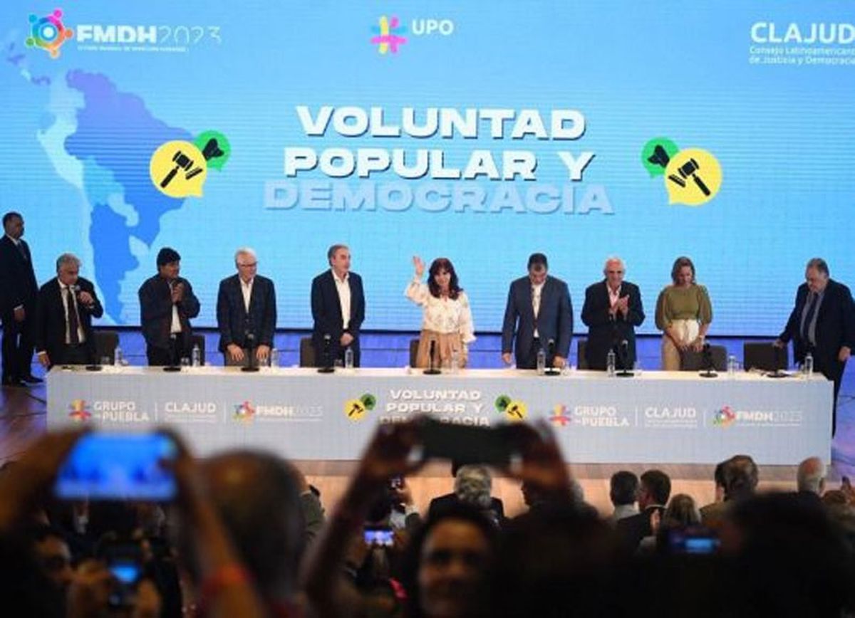 Cristina Kirchner en el encuentro que el Grupo Puebla armó su defensa, en el CCK.