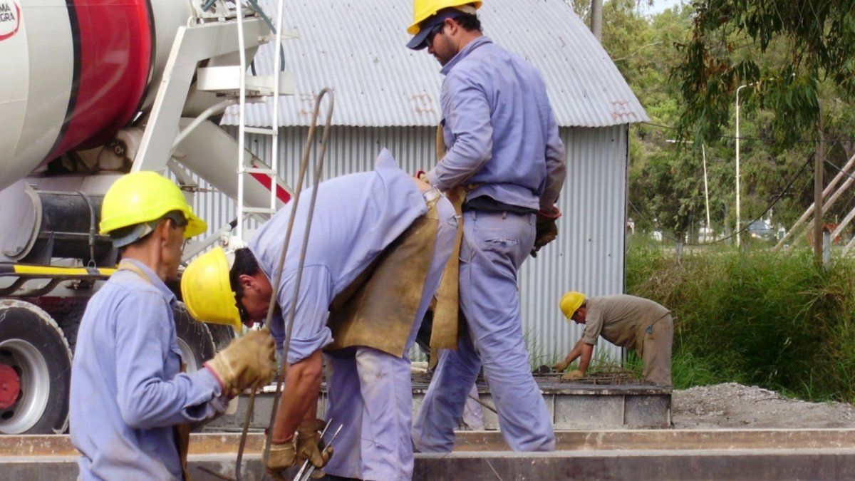 En Santa Fe el empleo formal en la construcción crece; en el país en caída libre.