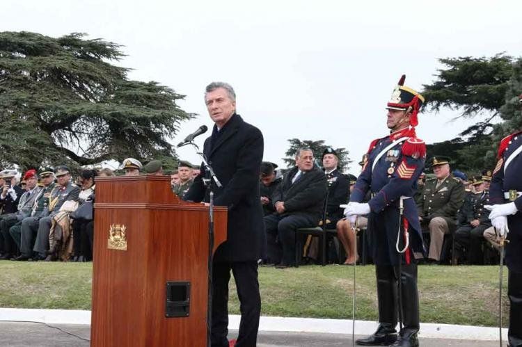macri dia del ejercito.jpg
