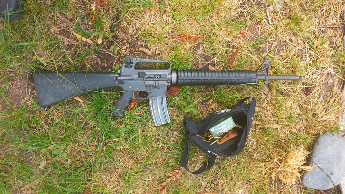 El fusil M-16 que llevaban los ladrones (Policia Bonaerense)