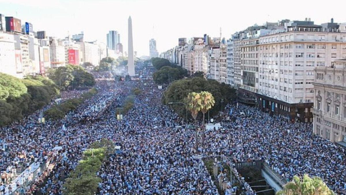 Hoy en día, la población de Argentina supera los 47 millones de habitantes, siendo el tercer país sudamericano más poblado. Se estima que para 2050, estará sólo un 20% ocupado por personas jóvenes y será el tercero más poblado de Latinoamérica. Hoy en día, la población de Argentina supera los 47 millones de habitantes, siendo el tercer país sudamericano más poblado. Se estima que para 2050, estará sólo un 20% ocupado por personas jóvenes y será el tercero más poblado de Latinoamérica.