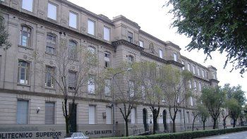 Asamblea en una universidad de Rosario terminó a las piñas y con detenidos