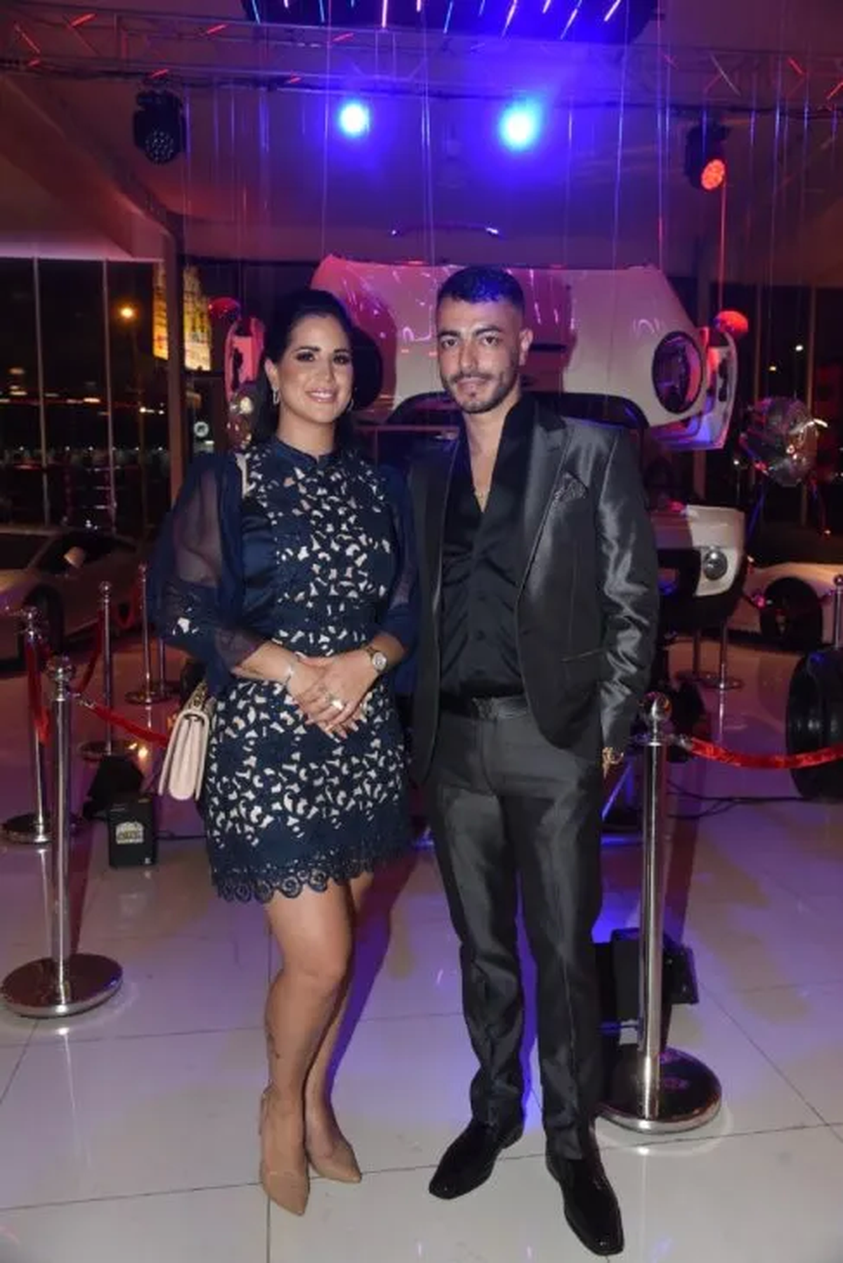 El uruguayo Sebastián Marset y su pareja, Gianina García, durante la inauguración de Total Cars, Asunción del Paraguay.