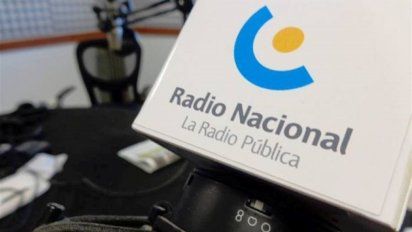 Milei activó la motosierra en Radio Nacional pero en el Congreso meten presión
