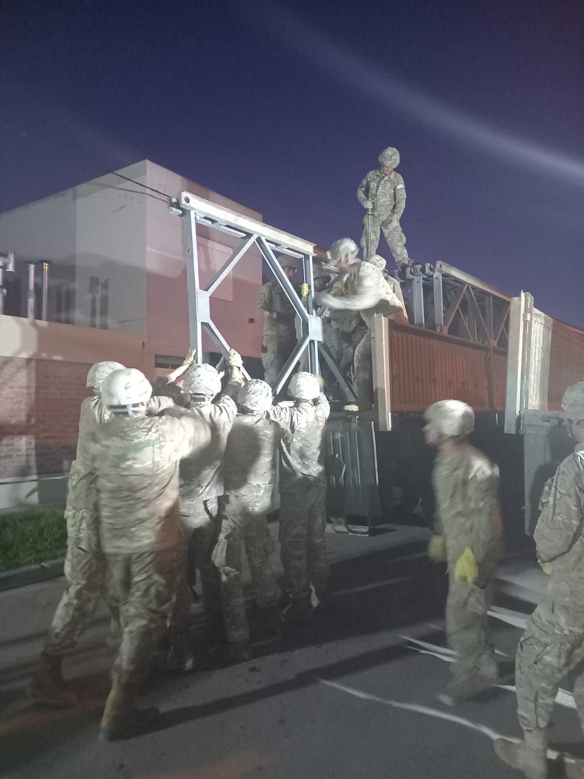 Ningún general, coronel, sargento o soldado tuvo acceso a un micrófono o cámara para alardear por la tarea realizada. Tampoco lo necesitan claro está. Ningún general, coronel, sargento o soldado tuvo acceso a un micrófono o cámara para alardear por la tarea realizada. Tampoco lo necesitan claro está.