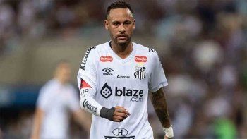 Santos,que tiene de estrella a Neymar, ya contrató a Juan Pablo Vojvoda como nuevo DTy, ahora, va por la contratación de Marco Di Césare. Santos,que tiene de estrella a Neymar, ya contrató a Juan Pablo Vojvoda como nuevo DTy, ahora, va por la contratación de Marco Di Césare.