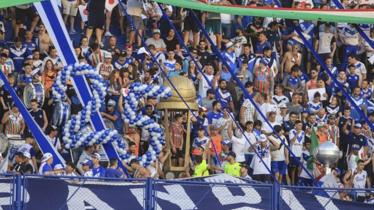 En la previa del partido Vélez-River, la Policía de la Ciudad secuestró 10 millones de pesos y más de 500 entradas para la venta ilegal.