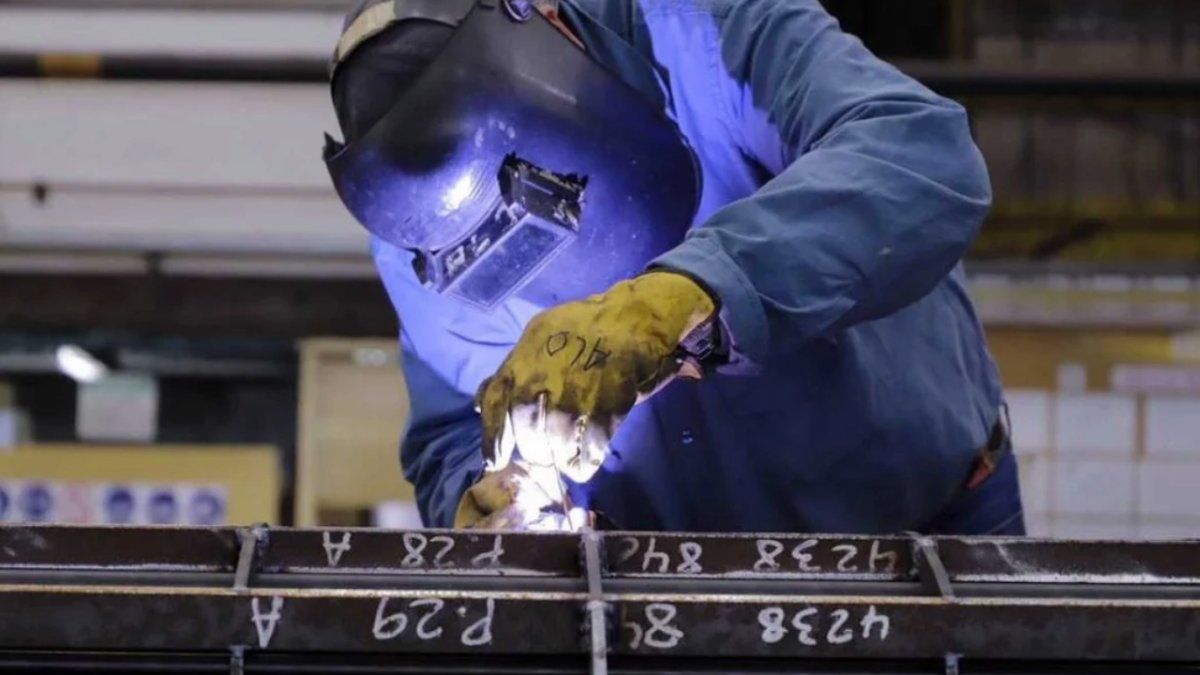 Se discute la reforma laboral en medio de un clima recesivo entre las actividades que generan más puestos de trabajo.&nbsp;