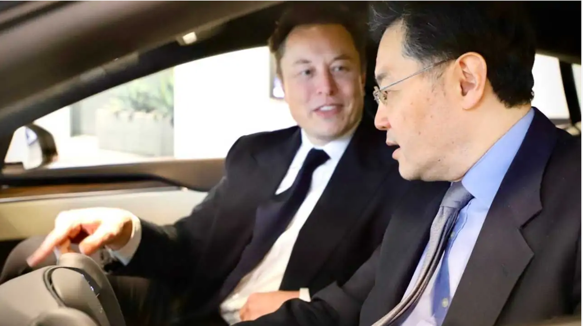Elon Musk y Qin Gang, ex canciller de China y ex consejero de Xi Jinping. Elon Musk y Qin Gang, ex canciller de China y ex consejero de Xi Jinping.