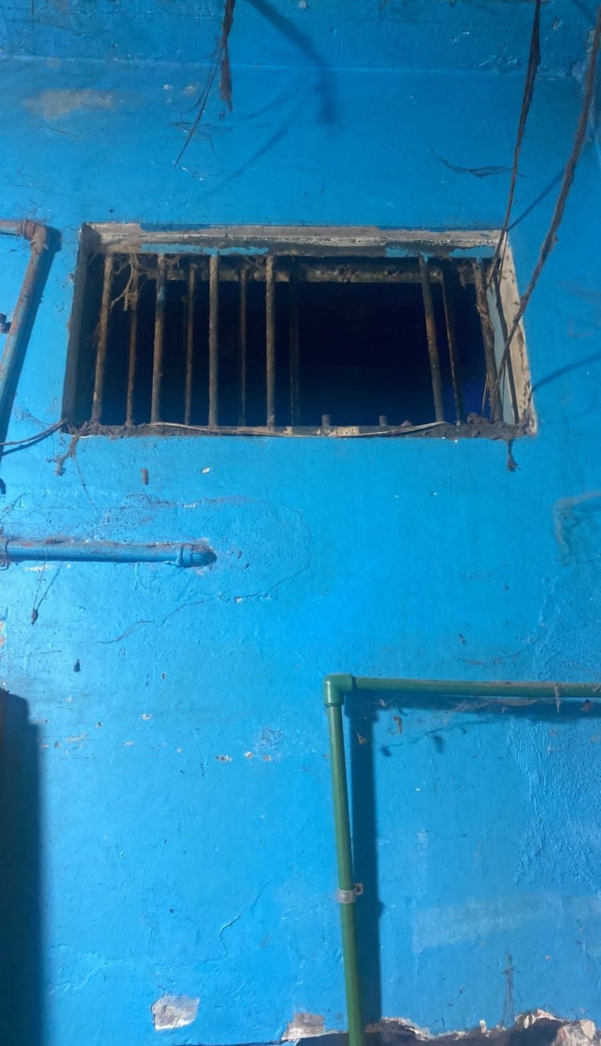 Las barretas de la celda cortadas por los presos durante el Superclásico entre River y Boca. Las barretas de la celda cortadas por los presos durante el Superclásico entre River y Boca.