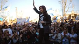 Cristina Kirchner durante un acto en el conurbano bonaerense.