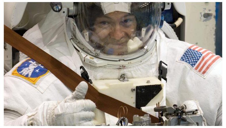 La NASA pretende ir a la Luna con trajes vintage (tienen más de 30 años)