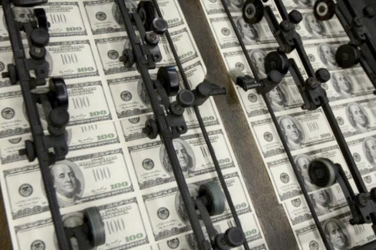 De los US$ 120,8 millones operados, US$ 120,3 fueron adquiridos por el BCU, que así decidió ponerle un piso a la moneda estadounidense. La cotización promedio al final del día fue de UY$ 19,40, un 0,01% más alto que la cotización del viernes pasado.