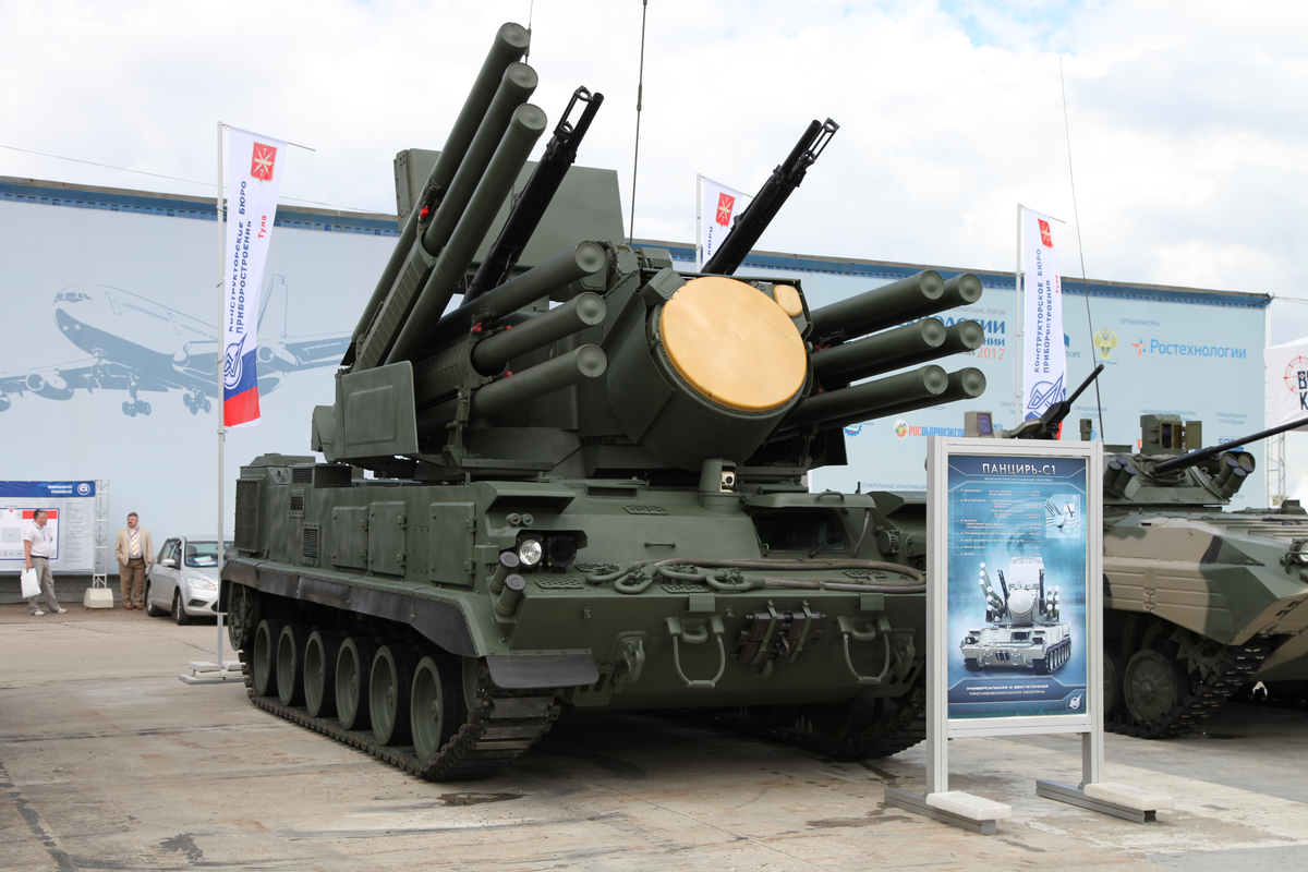 Pantsir-S1, un sistema de misiles y cañones antiaéreos autopropulsados ruso que Wagner PMC habría enviado desde Siria al grupo militante Hezbollah. Pantsir-S1, un sistema de misiles y cañones antiaéreos autopropulsados ruso que Wagner PMC habría enviado desde Siria al grupo militante Hezbollah.