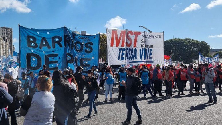 Multitudinaria marcha piquetera con reclamos al Gobierno