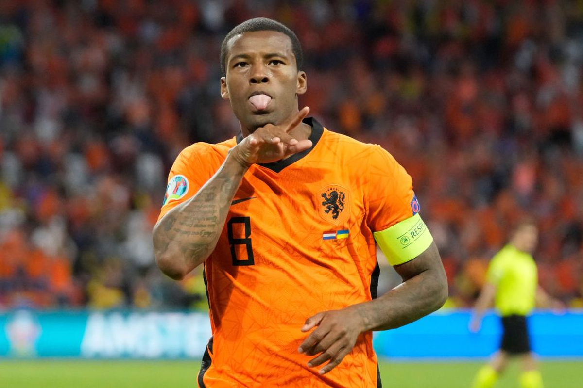 Georginio Wijnaldum preocupa a Holanda por su grave lesión.