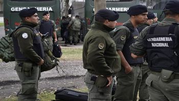 Los libertarios piden el regreso de los gendarmes a La Matanza. Los libertarios piden el regreso de los gendarmes a La Matanza.