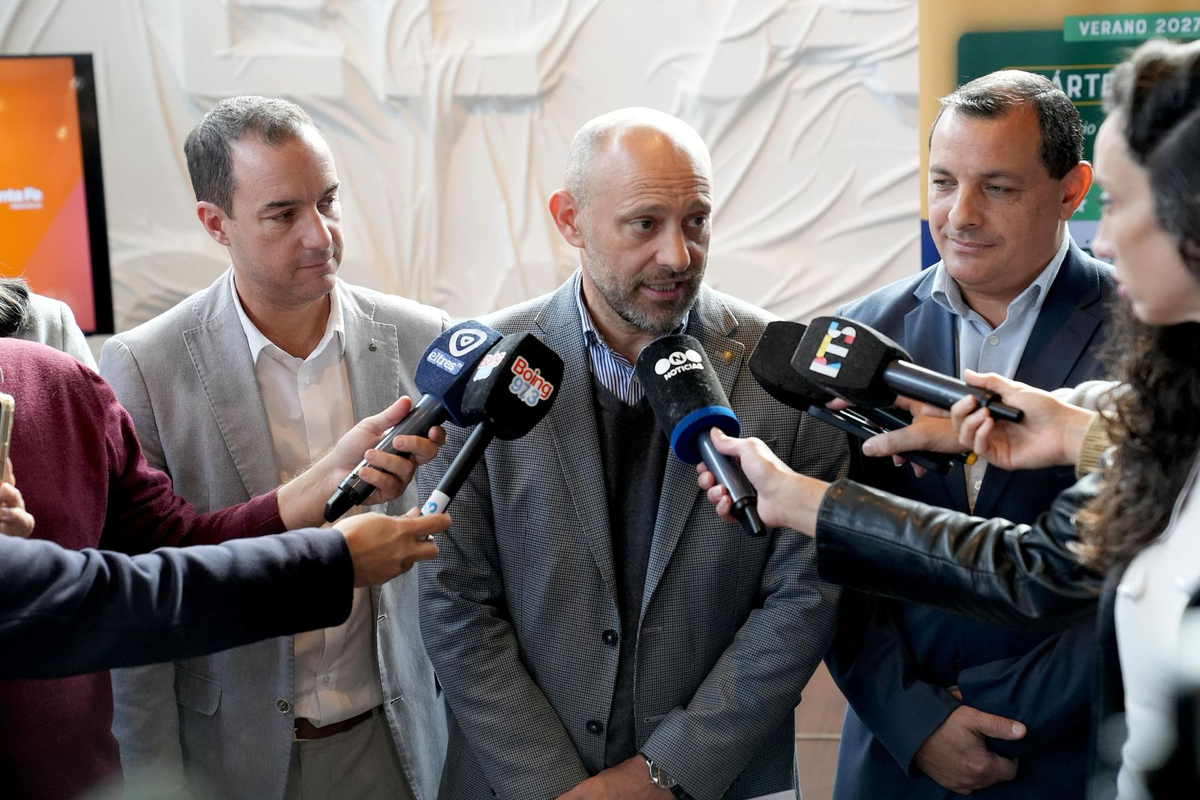 El ministro de Desarrollo Productivo, Gustavo Puccini, destacó el crecimiento que viene experimentando el Aeropuerto Internacional de Rosario. El ministro de Desarrollo Productivo, Gustavo Puccini, destacó el crecimiento que viene experimentando el Aeropuerto Internacional de Rosario. 