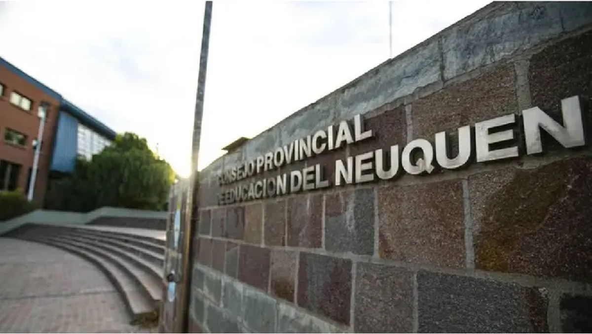 El accidente ocurrido en el ámbito del Consejo Provincial de Educación (CPE) fue cubierto por Sancor Seguros en una transacción particular que puso fin al litigio en marzo de 2020. El padre de la niña cobró la suma de $10 millones y aceptó plena conformidad, considerando resarcidos todos los daños sufridos renunciando a reclamar a Sancor Seguros, al CPE, a la escuela, a quien sea civil o penalmente responsable. El accidente ocurrido en el ámbito del Consejo Provincial de Educación (CPE) fue cubierto por Sancor Seguros en una transacción particular que puso fin al litigio en marzo de 2020. El padre de la niña cobró la suma de $10 millones y aceptó plena conformidad, considerando resarcidos todos los daños sufridos renunciando a reclamar a Sancor Seguros, al CPE, a la escuela, a quien sea civil o penalmente responsable.