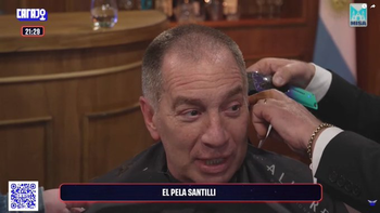 Santilli cumplió a medias la apuesta: se cortó el pelo al ras pero no se afeitó la cabeza