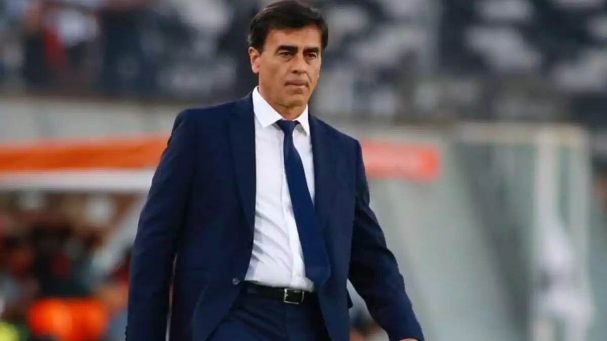 Gustavo Quinteros renunció a la dirección técnica de Vélez tras consagrarse campeón de la Liga Profesional 2024 y continuaría en Gremio de Porto Alegre. Gustavo Quinteros renunció a la dirección técnica de Vélez tras consagrarse campeón de la Liga Profesional 2024 y continuaría en Gremio de Porto Alegre.