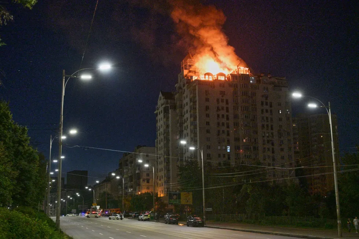 Incendio en un edificio residencial de varias plantas en Kiev, 2 de julio de 2026.Danylo Antoniuk / AP / Scanpix / LETA Incendio en un edificio residencial de varias plantas en Kiev, 2 de julio de 2026.Danylo Antoniuk / AP / Scanpix / LETA