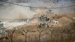 altText(Hezbolá ataca a Israel, que responde con fuego de artillería)}